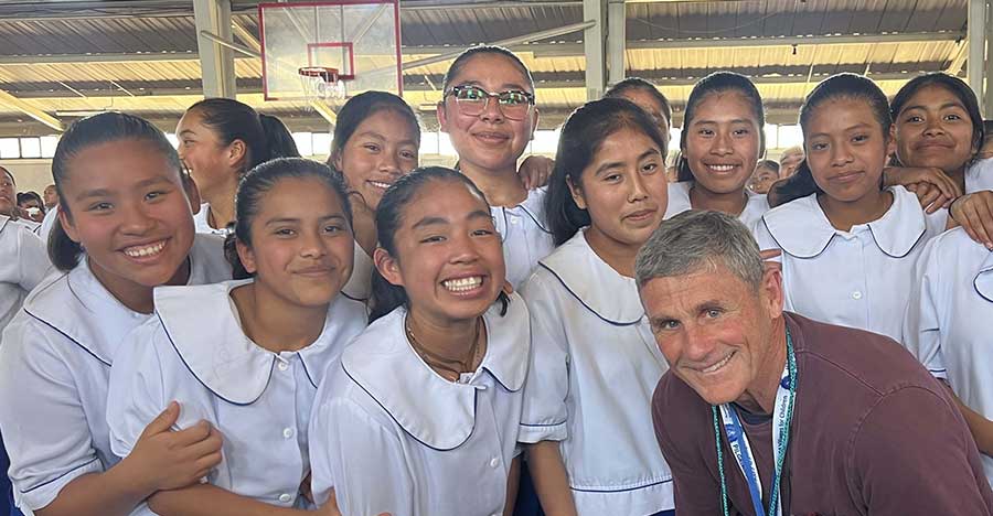 girls-chalco-mexico-sisters-of-mary-pilgrimage Smiling girls of Chalco Girlstown in white and blue uniform with Vice Admiral Andrew Lewis